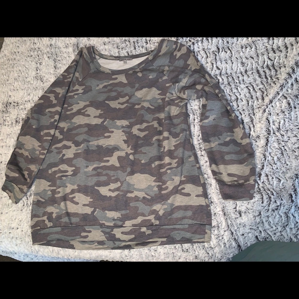 ⚡️⚡️Camo Top⚡️⚡️